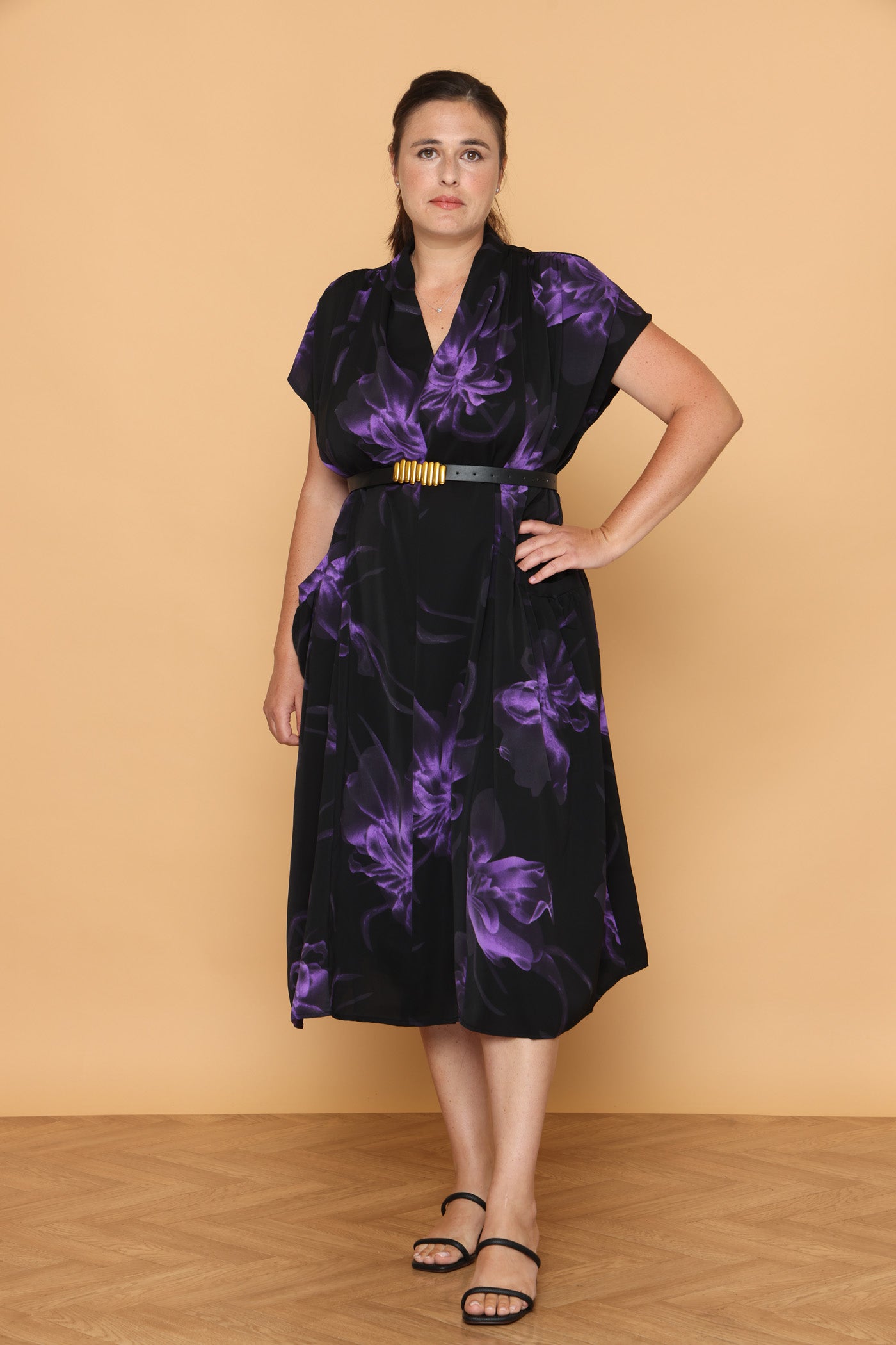 שמלת פריחה סגולה