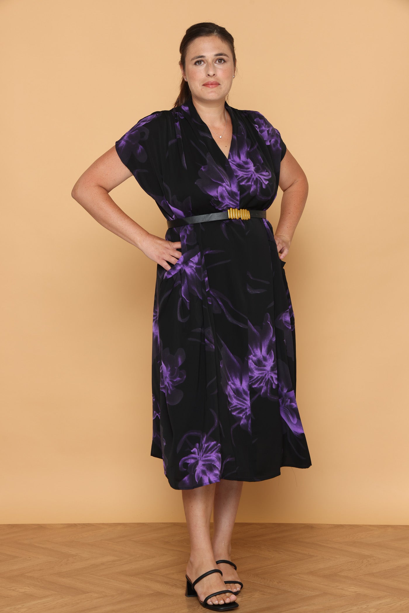 שמלת פריחה סגולה