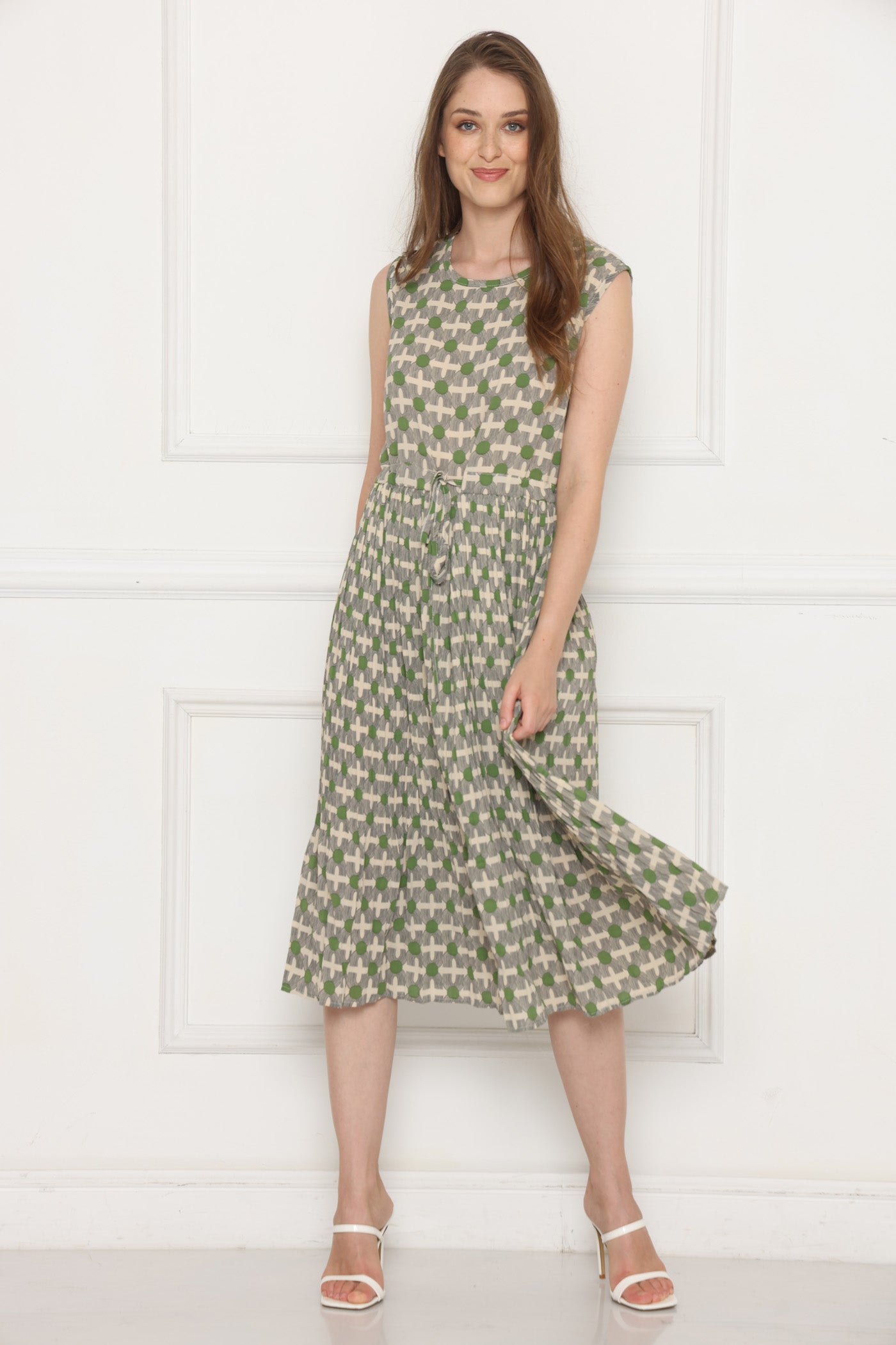 שמלת כדורים ירוקים