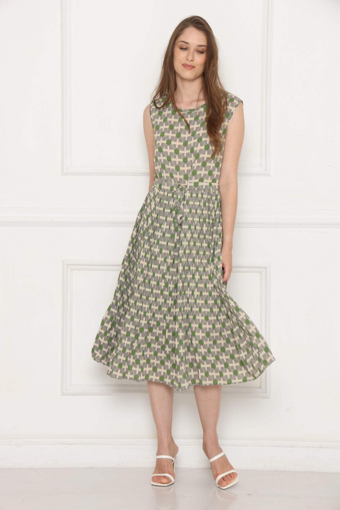 שמלת כדורים ירוקים