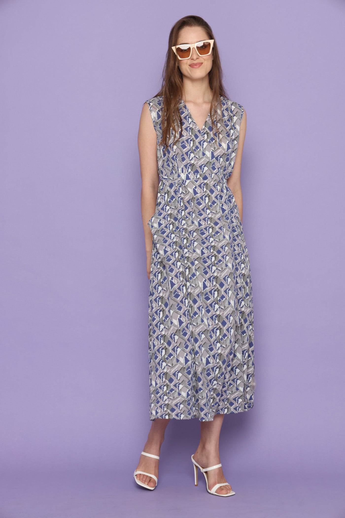 שמלת מעויינים פזורים