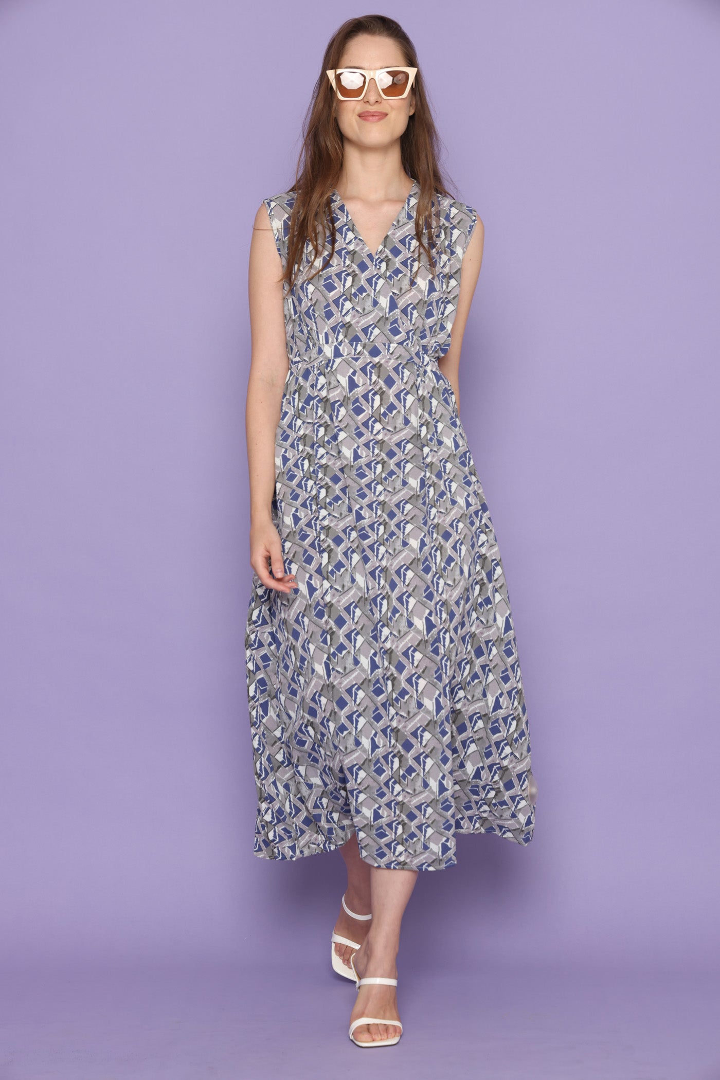 שמלת מעויינים פזורים