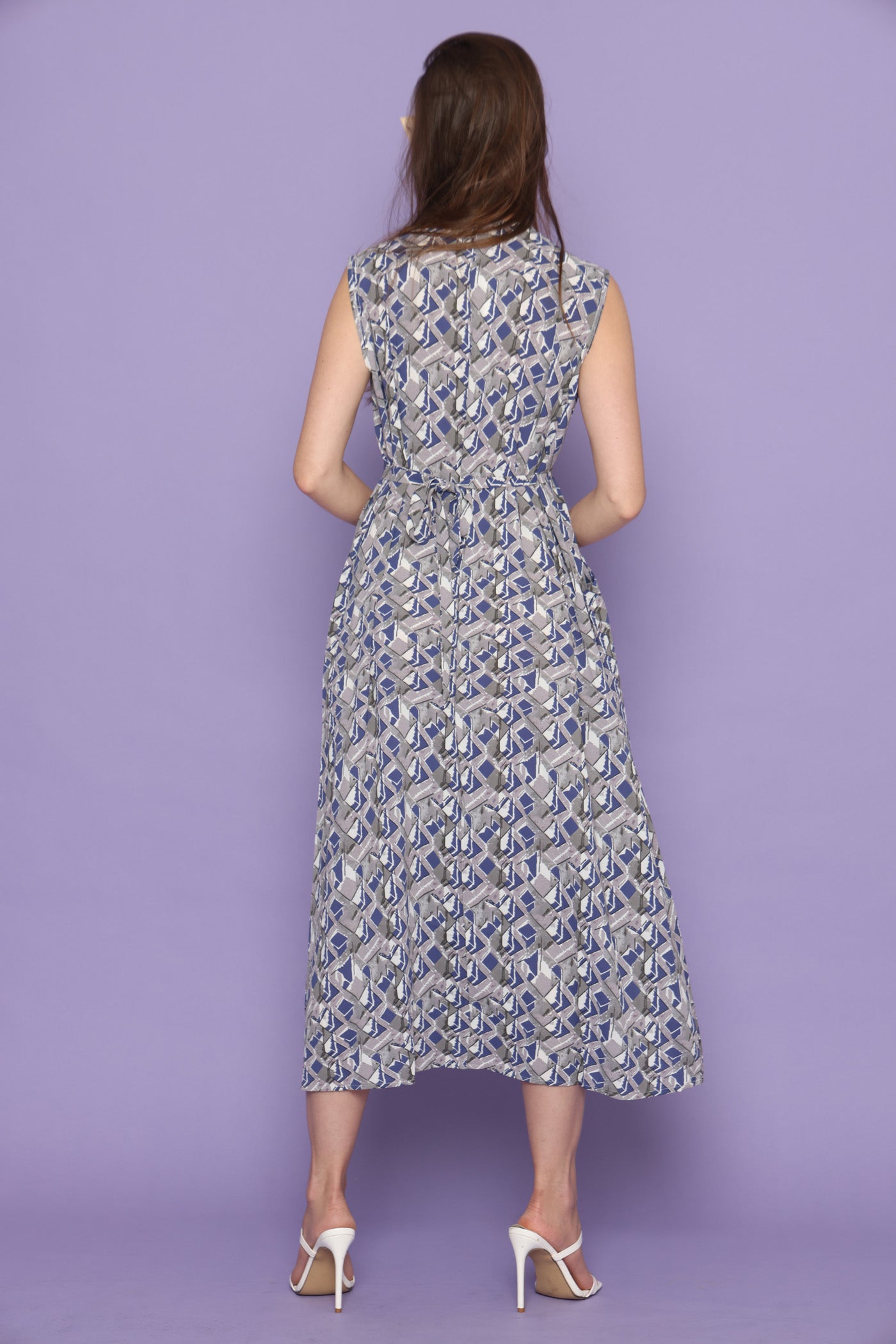 שמלת מעויינים פזורים