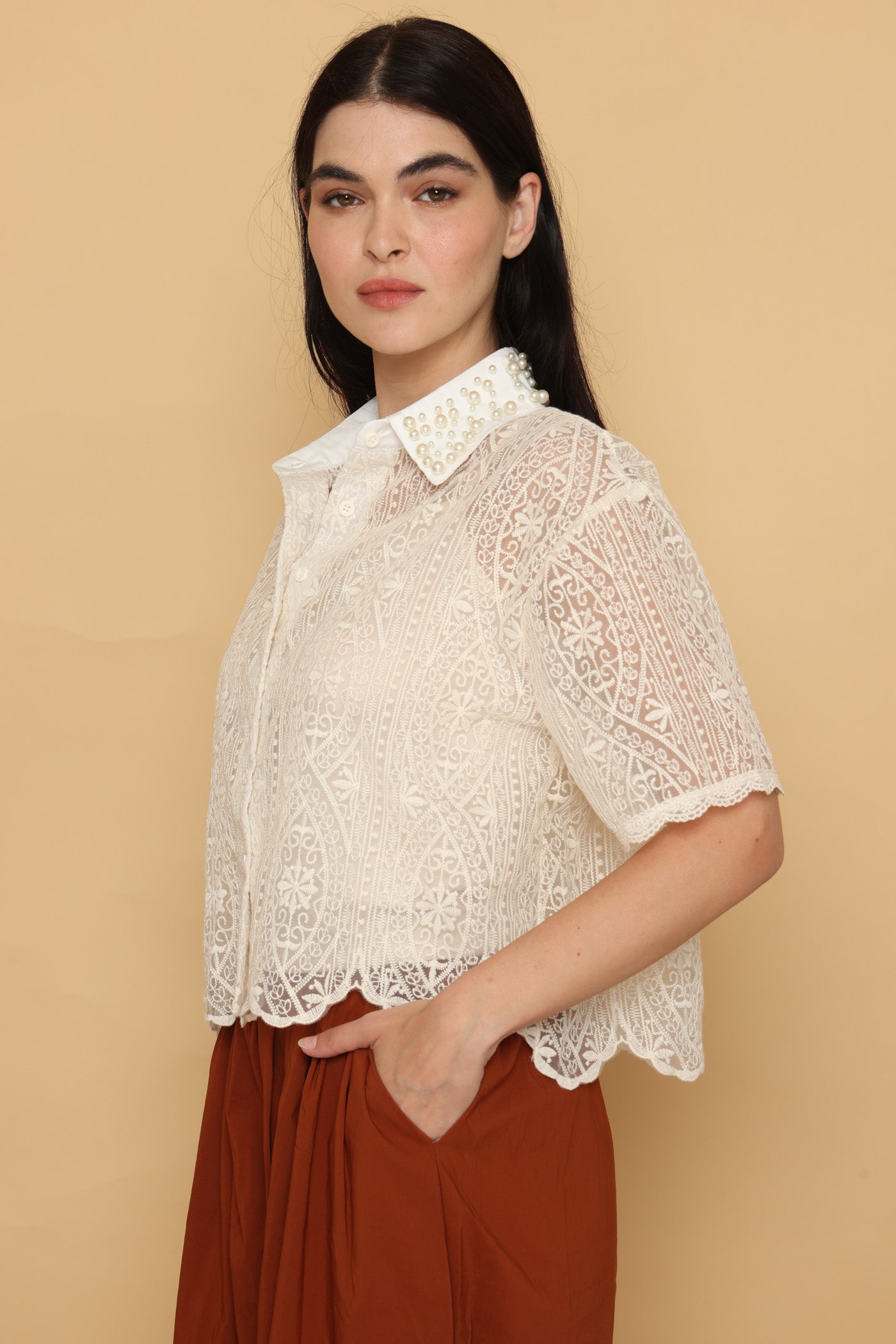 חולצת קרושה וצווארון